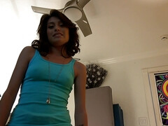 Sucer une bite, Brunette brune, Tir de sperme, Faciale, Fille latino, Piercing, Chatte