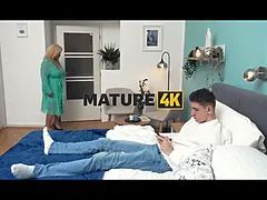 Grosse titten, Bizarr, Blondine, Geile alte tussi, Reif, Milf, Natürlichen titten, Schreiend