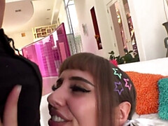 Anal, Grosse bite, Sucer une bite, Brunette brune, Gorge profonde, Gode, Nénés