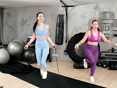 18, 美女, デカ尻, デカパイ, フェラチオ, ぽちゃ, 手コキする, レズビアン