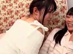 В первый раз, Японки, Поцелуи, Лесбиянка
