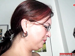 Amateur, Gros seins, Brunette brune, Couple, Tir de sperme, Allemand, Lunettes, Mature