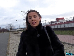 Cul, Sucer une bite, Brunette brune, Voiture, Seins naturels, De plein air, Piercing, Chatte