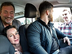 Grote lul, Grote mammen, Zwart, Pijpbeurt, Bruinharig, Auto, Rijpe lesbienne, Moeder die ik wil neuken