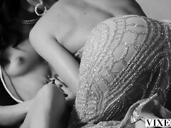 Blondine, Braunhaarige, Vollbusig, Interrassisch, Lingerie, Pornostars, Titten, Spielzeuge
