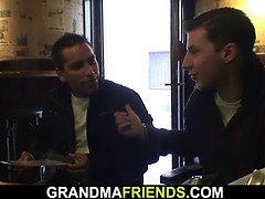 ブロンド, フェラチオ, エロ熟女, 熟年, 淫乱熟女, 母, 義母, 三人