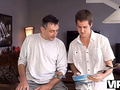 Blonde, Sucer une bite, Attrapée, Tchèque, Papa, Léchez, Chatte, Adolescente