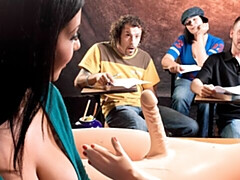 Grote lul, Grote mammen, Bruinharig, Rondborstig, Hardcore, Moeder die ik wil neuken, Natuurlijke tieten, Lerarin