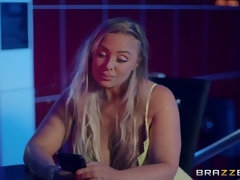 In den arsch, Arsch, Grosse titten, Tschechisch, Absätze, Strümpfe, Tätowierung, Tanga