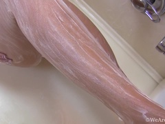 Cul, Brunette brune, Poilue, Masturbation, Douche, Tatouage