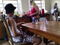 Dominacion femenina, Fetiche, Comida, Atragantadas, Lactando, Orinar, Flaco, Alto