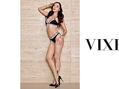 18 ans, Gros cul, Grosse bite, Gros seins, Sucer une bite, Brunette brune, En levrette, Adolescente