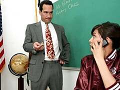 18 ans, Gros cul, Grosse bite, Sucer une bite, Brunette brune, En levrette, Seins naturels, Nénés