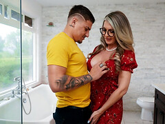 Américain, Salle de bains, Noire, Queue, En levrette, Robe, Lunettes, Tatouage