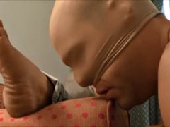 Schwarz, Schwarz, Füsse