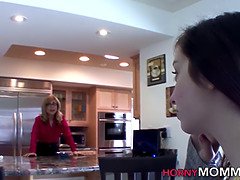 Grosse titten, Lesbisch, Lingerie, Reif, Milf, Stiefmutter, Strümpfe, Jungendliche (18+)