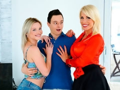 Kont, Grote kont, Blond, 1 man 2 vrouwen, Ondergoed, Kousen, Trio, Tieten likken