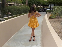 Анальный секс, Экстремальный секс, Пальцем, Мастурбация, Оргазм, На публике, Соло, Под юбкой