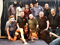 Grote lul, Pijpbeurt, Groepseks ejactulatie, Hondjeshouding, Fetisj, Hd, Moeder die ik wil neuken, Ruw