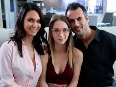 Pijpbeurt, Hondjeshouding, 1 man 2 vrouwen, Harig, Handbeurt, Natuurlijke tieten, Schoolmeisje, Tiener