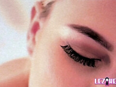 18 años, Rubia, Penetracion con dedos, Hd, Tacones, Lesbiana, Afeitado, Adolescente