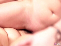 Brunette brune, Tchèque, Gode, Embrassement, Mère que j'aimerais baiser, Seins naturels, Fessée, Nénés