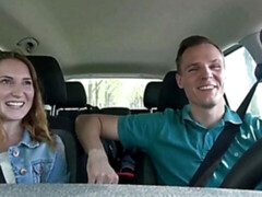 フェラチオ, 車, 衣服着たままセックス, イく瞬間, バック, 手コキする, 異人種間, オッパイの