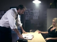 Grosser schwanz, Blasen, Spermaladung, Hundestellung, Gruppensex, Hd, Büro, Polizei