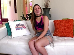 Grote kont, Blond, Gapende, Harig, Ondergoed, Masturbatie, Tieten likken, Speelgoed