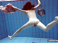 18 jahre, Hd, Zierlich, Pool, Rasiert, Dürr, Solo, Titten