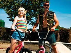 Grote kont, Grote lul, Blond, Pijpbeurt, Hondjeshouding, Natuurlijke tieten, Tiener, Tieten likken