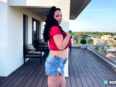 Grosse titten, Bikini, Vollbusig, Massage, Natürlich, Öl, Im freien, Solo