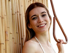 Amateur, Bikini, Masturbation, Orgasme, Maigrichonne, Dénudage, Adolescente, Nénés