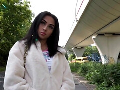 デカチン, デカパイ, フェラチオ, イギリス人, 手コキする, アウトドア, 現実, ヒモパン