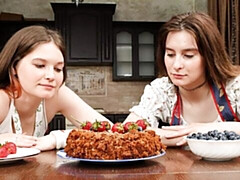 18 jahre, Grosser arsch, Grosse titten, Fingern, Lesbisch, Lingerie, Rasiert, Entkleiden