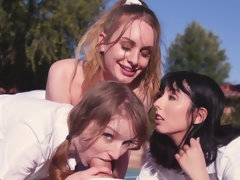 Grosser arsch, Blasen, Braunhaarige, Hundestellung, Hd, Natürlichen titten, Jungendliche (18+), Titten