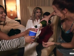 Culo, Cuarto de baño, Rubia, Mamada, Estilo perrito, Pajear, Pezones, Coño