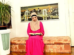 18 ans, Arabe, Gros cul, Grosse bite, En levrette, Argent, Seins naturels, Adolescente