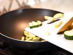 アジア人, デカパイ, フェラチオ, イく瞬間, 指いじり, 異人種間, 淫乱熟女, オッパイの