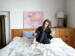 お尻, 茶髪の, ディルド, 指いじり, 喫煙, いじめ, 締まりの良い, オッパイの