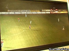 Mamie, Poilue, Mature, Maman, Réalité, Chevaucher, Jarretelles, Plan cul à trois