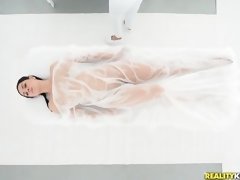 Cul, Gros cul, Gros seins, Sucer une bite, Brunette brune, En levrette, Branlette thaïlandaise, Mère que j'aimerais baiser