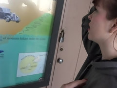 Amateur, Sucer une bite, Brunette brune, Papa, Embrassement, Public, Chatte, Nénés