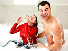 Badkamer, Pijpbeurt, Bruinharig, Hondjeshouding, Handbeurt, Tiener, Tieten likken, Nat