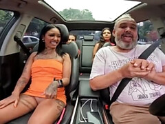 Noire, Brésilienne, Voiture, Conversation vulgaire, Première fois, Seins naturels, Chatte, Nénés