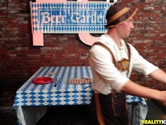 Amateur, Cul, Brunette brune, Léchez, Rasée, Fessée, Branlette espagnole, Nénés