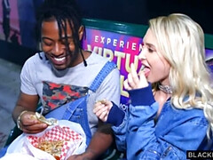 Grosse bite, Gros seins, Blonde, Gorge profonde, Branlette thaïlandaise, Hd, Interracial, Mère que j'aimerais baiser