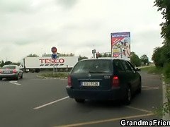 Blondine, Brille, Oma, Gruppe, Reif, Im freien, Öffentlich, Flotter dreier