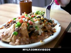 デカパイ, ブロンド, 指いじり, レズビアン, なめる, 淫乱熟女, オマンコ, 剃毛