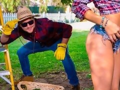 Gros cul, Attrapée, En levrette, Branlette thaïlandaise, Fille latino, Mère que j'aimerais baiser, Rasée, Voyeur